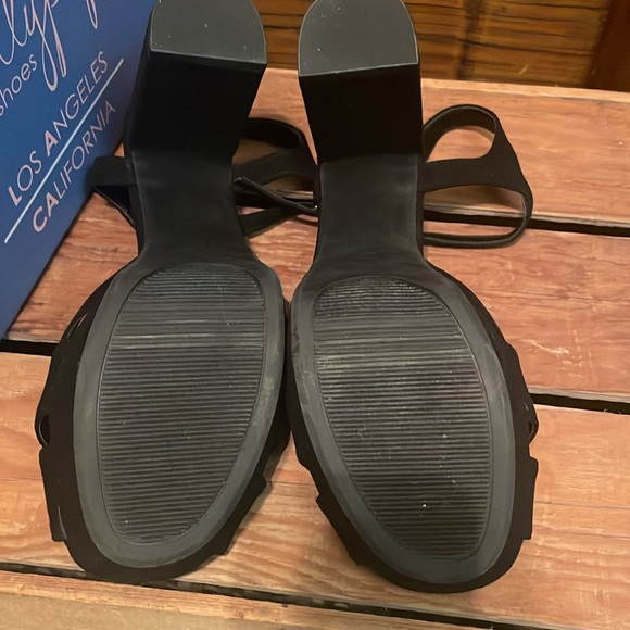 Dressy Sandals Strappy Thick heels Black Size 8.5 - Picture 3 of 7
